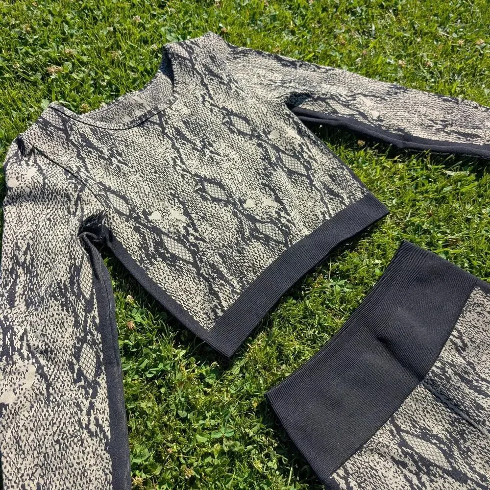 Fabletics Kamila Seamless Snakeskin Long Sleeve Crop Top & Leggings Set S